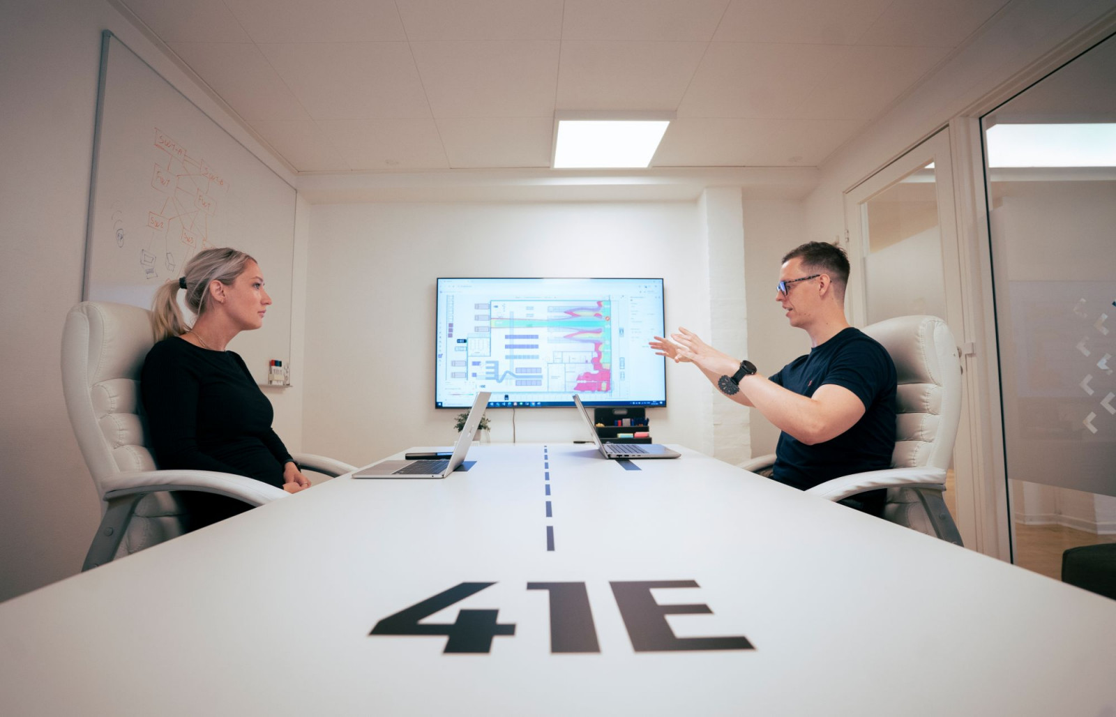 Indgang Profil (hvid, billede højre)